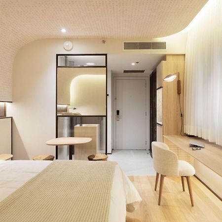 Qoya Hotel Curitiba, Curio Collection By Hilton Экстерьер фото A room at the hotel