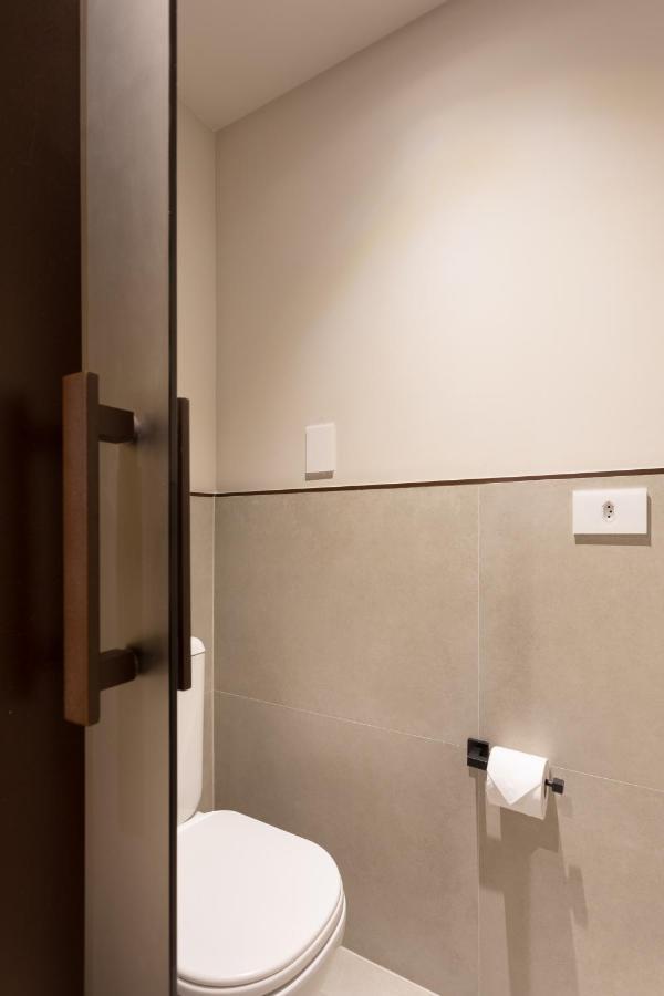 Qoya Hotel Curitiba, Curio Collection By Hilton Экстерьер фото A Philips hue smart light switch