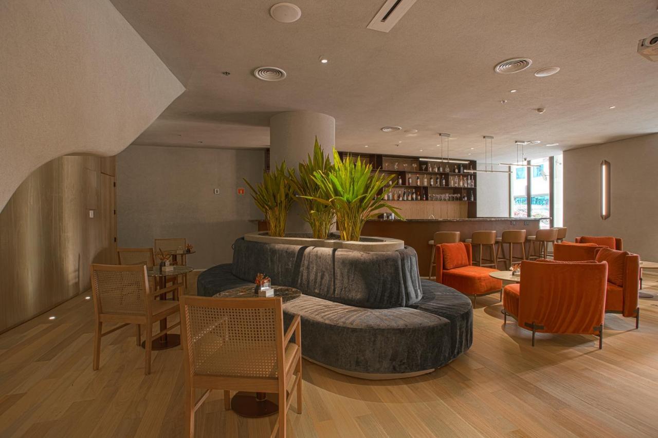 Qoya Hotel Curitiba, Curio Collection By Hilton Экстерьер фото The lounge at the airport