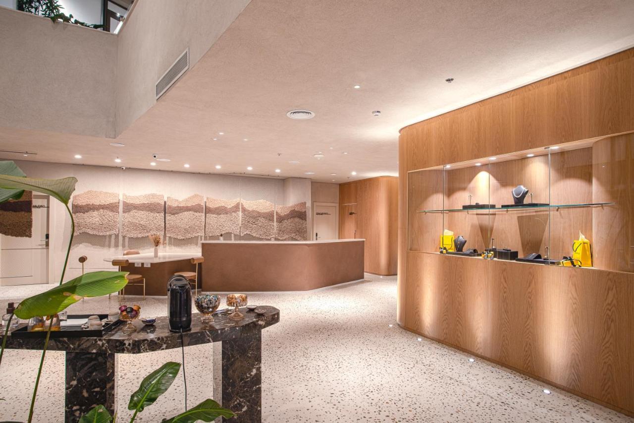 Qoya Hotel Curitiba, Curio Collection By Hilton Экстерьер фото The interior of the new terminal