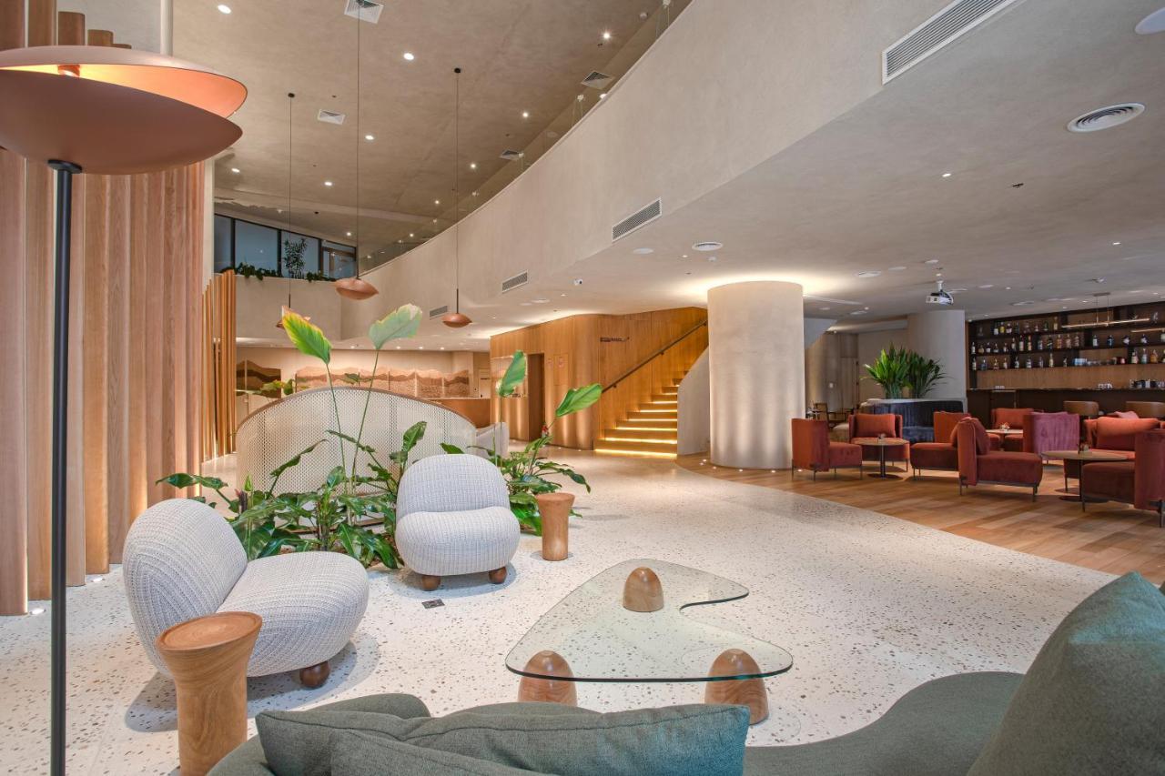 Qoya Hotel Curitiba, Curio Collection By Hilton Экстерьер фото Lobby