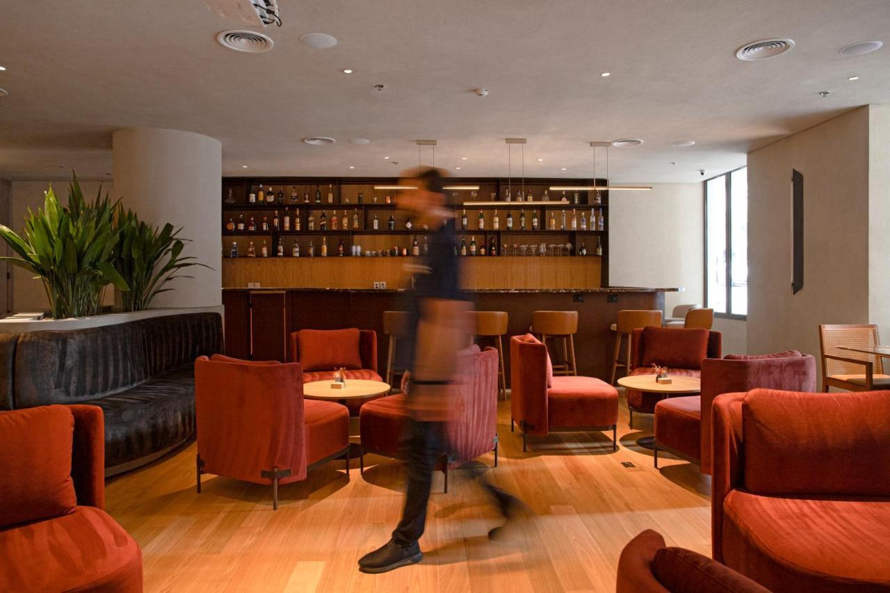 Qoya Hotel Curitiba, Curio Collection By Hilton Экстерьер фото The bar at the 100 East 53rd Street location
