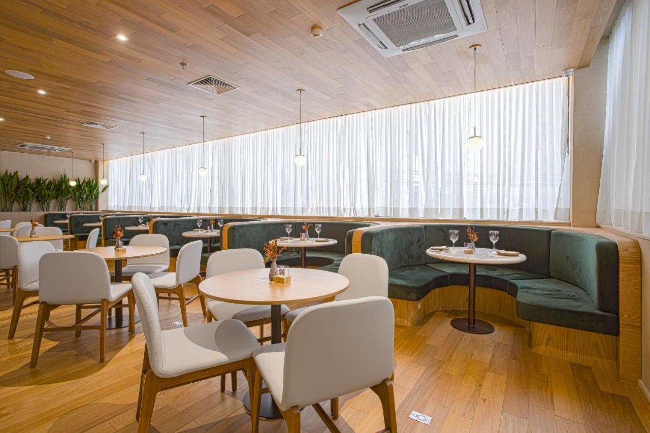 Qoya Hotel Curitiba, Curio Collection By Hilton Экстерьер фото The interior of the restaurant