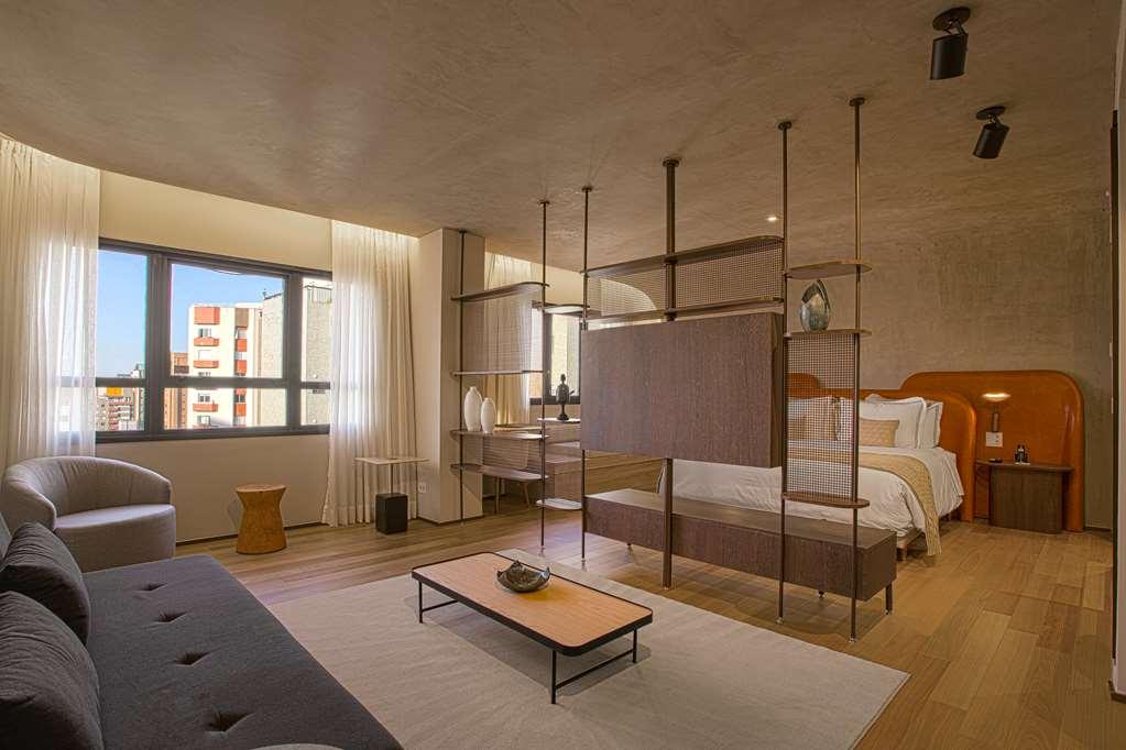 Qoya Hotel Curitiba, Curio Collection By Hilton Номер фото A room at the hotel