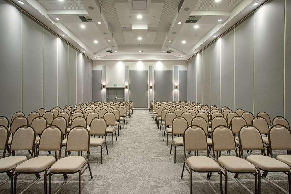 Qoya Hotel Curitiba, Curio Collection By Hilton Удобства фото The ballroom