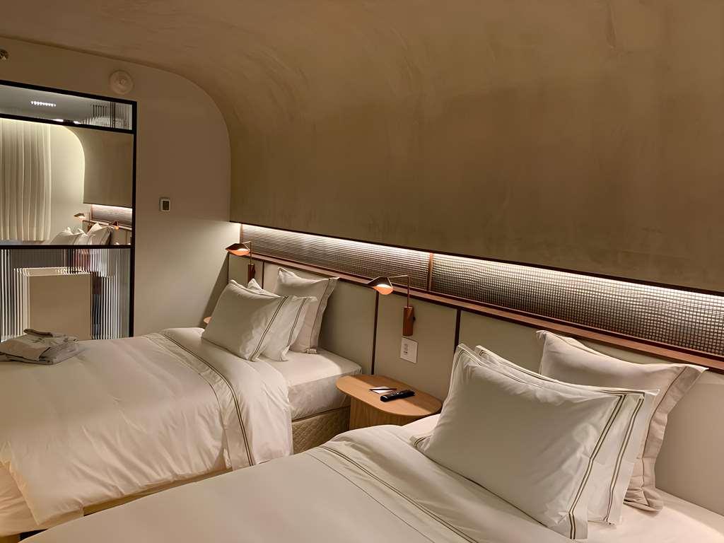 Qoya Hotel Curitiba, Curio Collection By Hilton Номер фото A room at the hotel