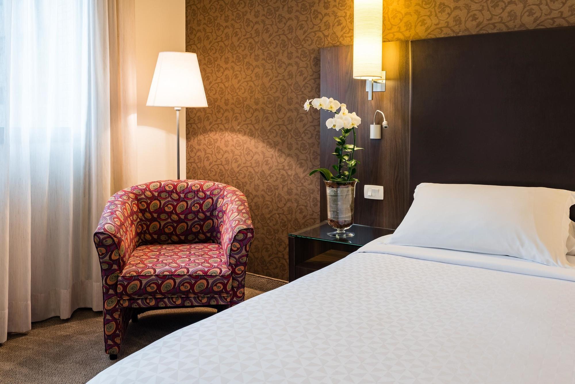 Qoya Hotel Curitiba, Curio Collection By Hilton Экстерьер фото